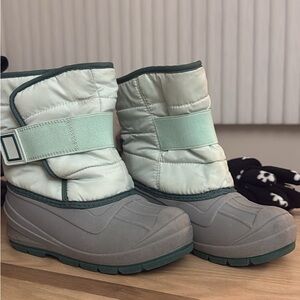 Cat & Jack Gray and Green Kids Snow Boots